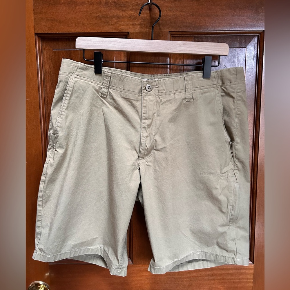Dockers Men's Khaki Cargo Shorts - Picture 3 of 12